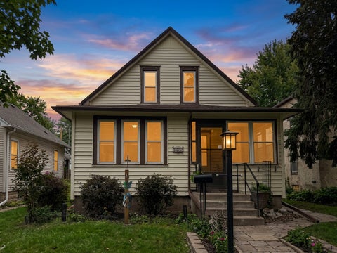 Homes For Sale - 864 Delaware Avenue<br/> Saint Paul, MN 55107