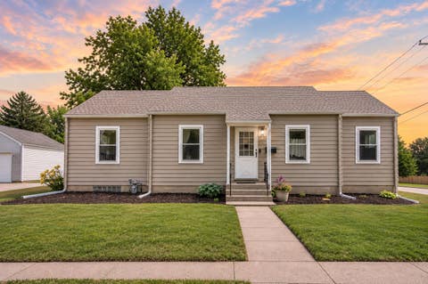 Homes For Sale - 949 7th Avenue<br/> Faribault, MN 55021