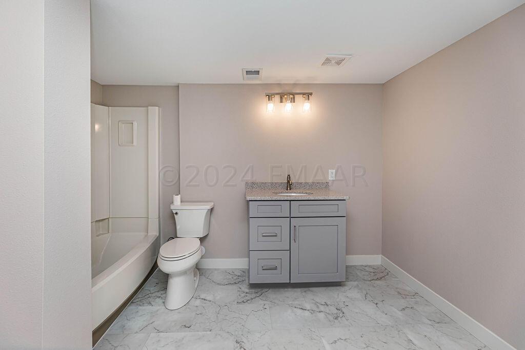 Fargo, North Dakota 58103, United States, 3 Bedrooms Bedrooms, ,3 BathroomsBathrooms,Residential,Pending,60078