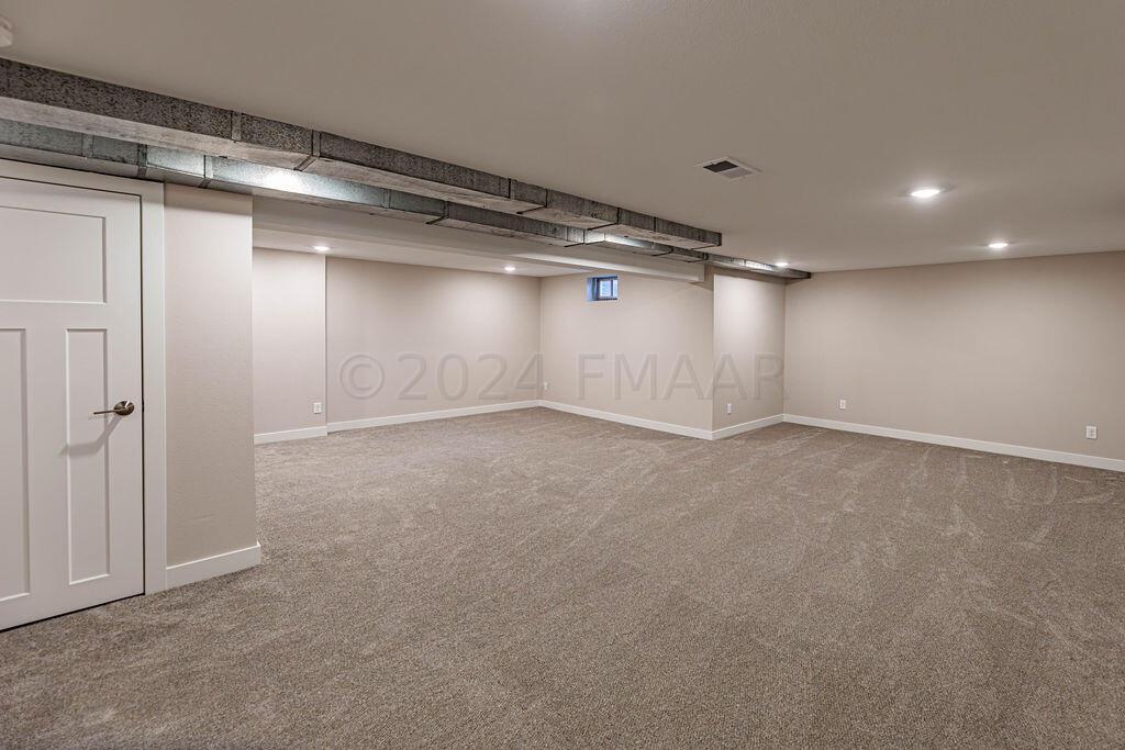 Fargo, North Dakota 58103, United States, 3 Bedrooms Bedrooms, ,3 BathroomsBathrooms,Residential,Pending,60078