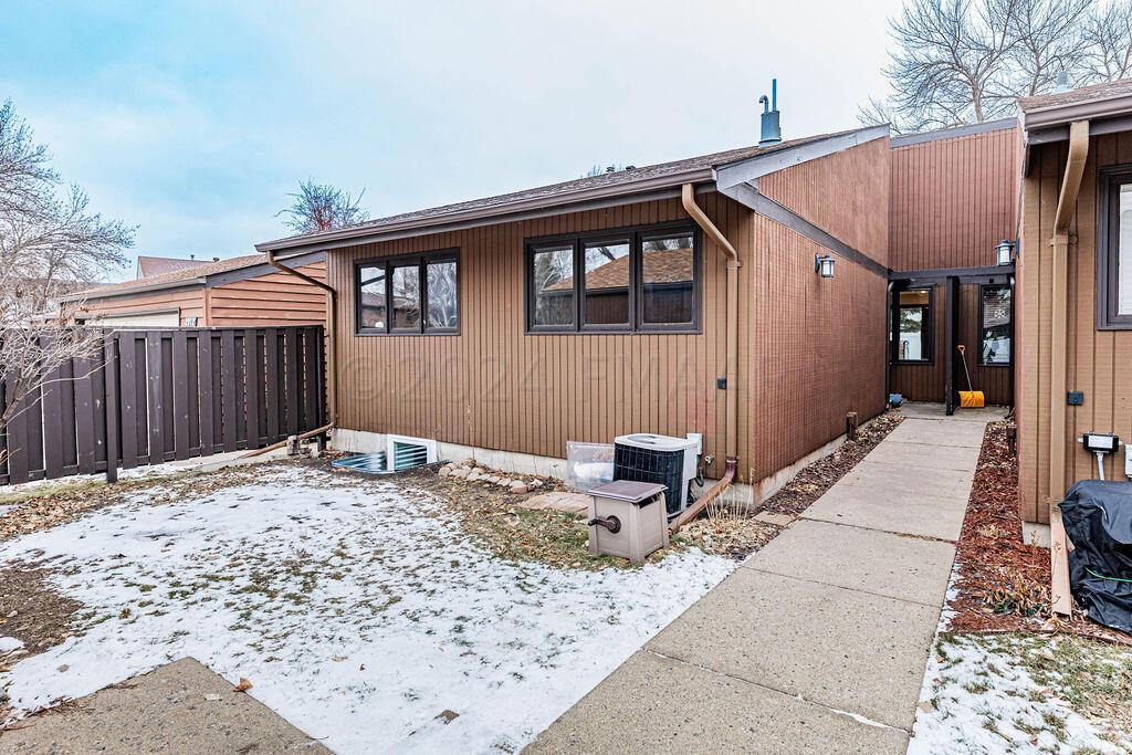 Fargo, North Dakota 58103, United States, 3 Bedrooms Bedrooms, ,3 BathroomsBathrooms,Residential,Pending,60078