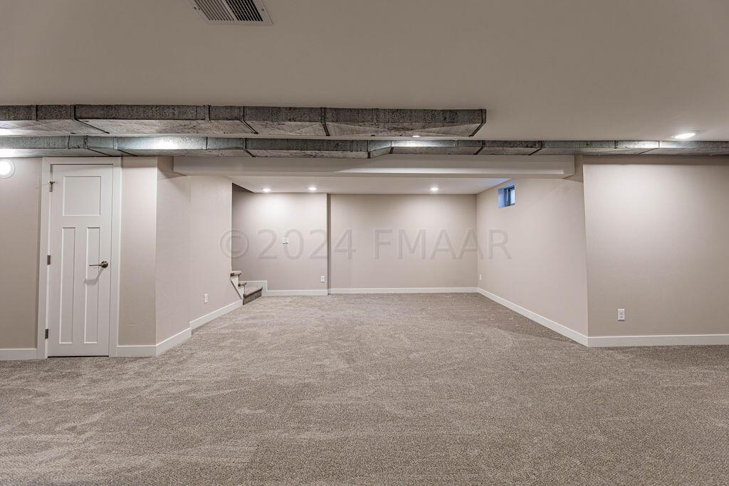 Fargo, North Dakota 58103, United States, 3 Bedrooms Bedrooms, ,3 BathroomsBathrooms,Residential,Pending,60078