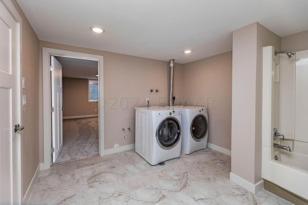 Fargo, North Dakota 58103, United States, 3 Bedrooms Bedrooms, ,3 BathroomsBathrooms,Residential,Pending,60078