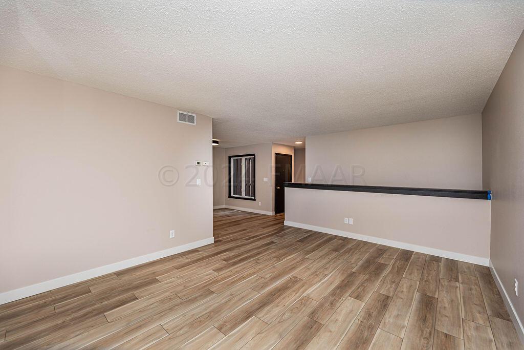 Fargo, North Dakota 58103, United States, 3 Bedrooms Bedrooms, ,3 BathroomsBathrooms,Residential,Pending,60078