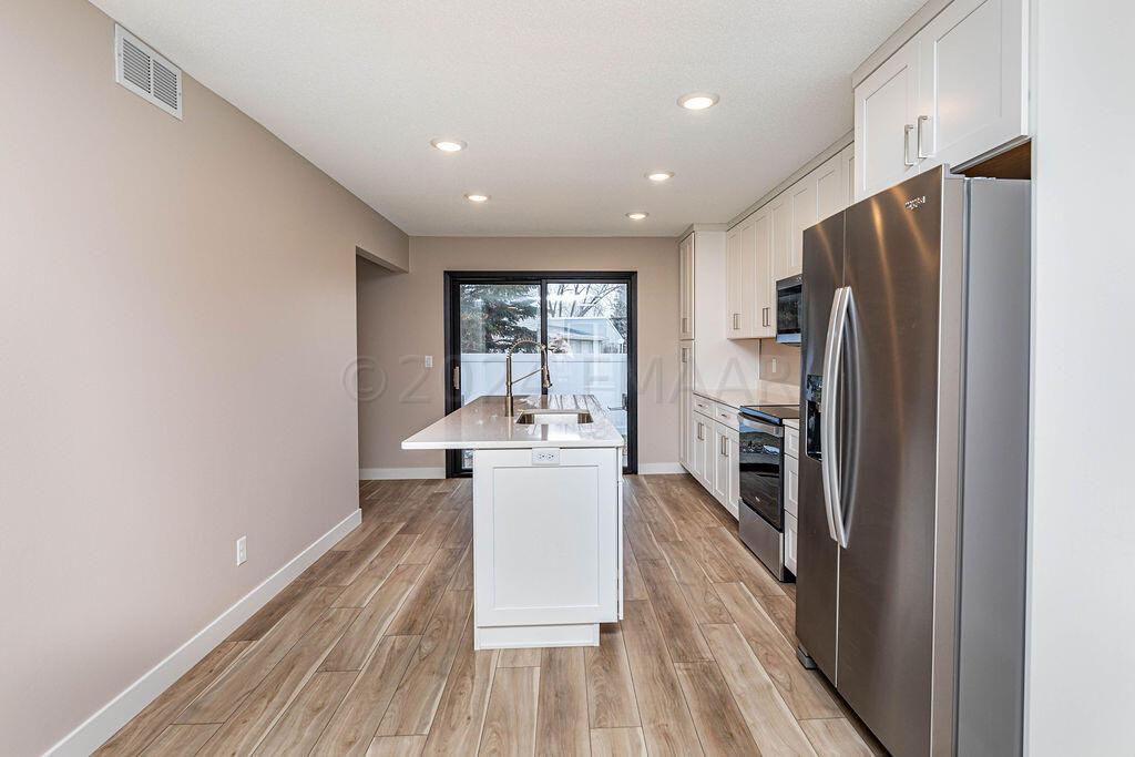 Fargo, North Dakota 58103, United States, 3 Bedrooms Bedrooms, ,3 BathroomsBathrooms,Residential,Pending,60078