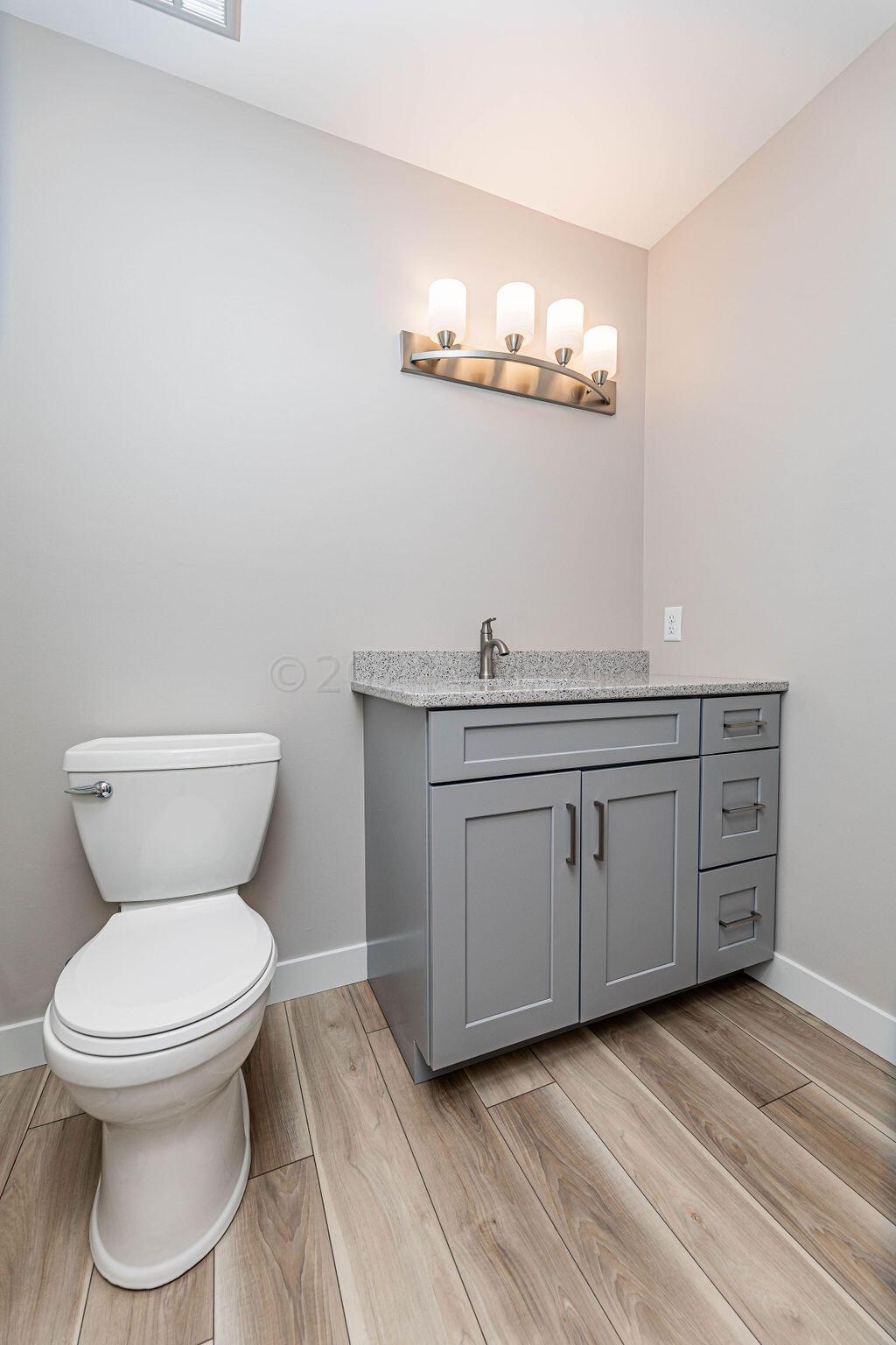 Fargo, North Dakota 58103, United States, 3 Bedrooms Bedrooms, ,3 BathroomsBathrooms,Residential,Pending,60078