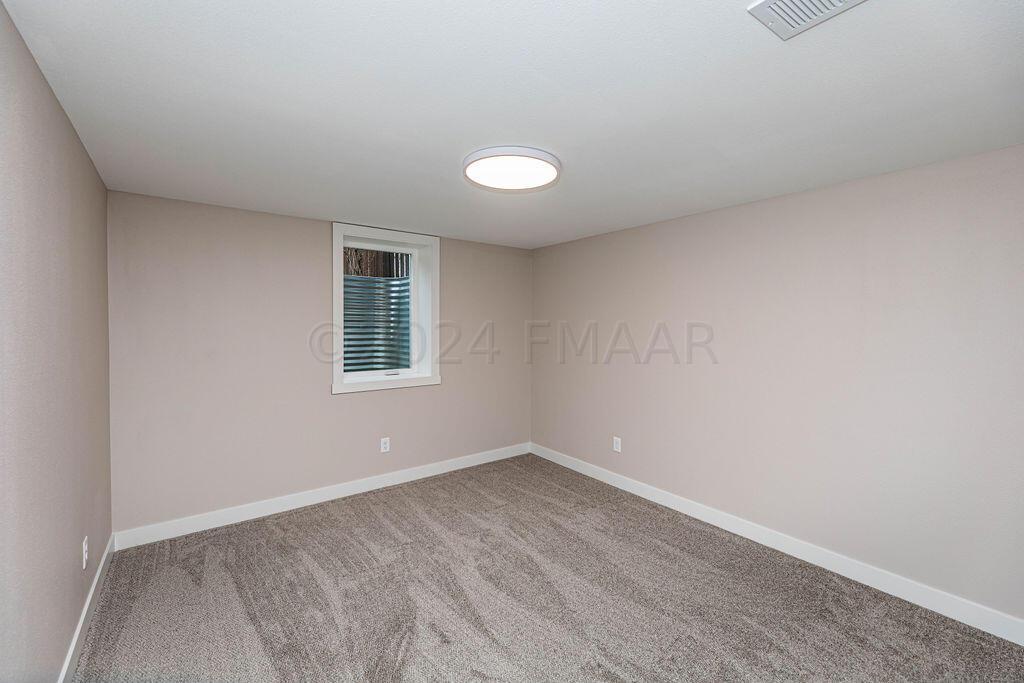 Fargo, North Dakota 58103, United States, 3 Bedrooms Bedrooms, ,3 BathroomsBathrooms,Residential,Pending,60078