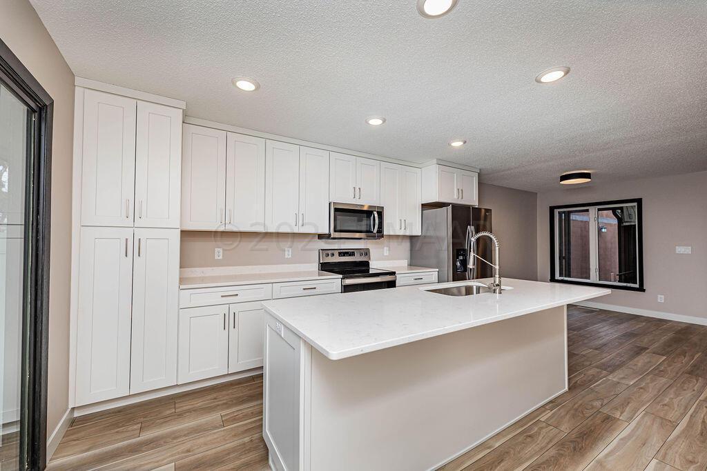 Fargo, North Dakota 58103, United States, 3 Bedrooms Bedrooms, ,3 BathroomsBathrooms,Residential,Pending,60078