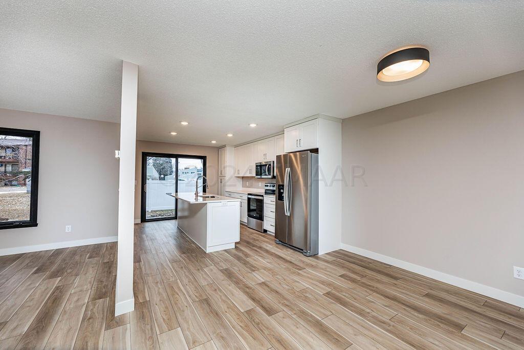 Fargo, North Dakota 58103, United States, 3 Bedrooms Bedrooms, ,3 BathroomsBathrooms,Residential,Pending,60078