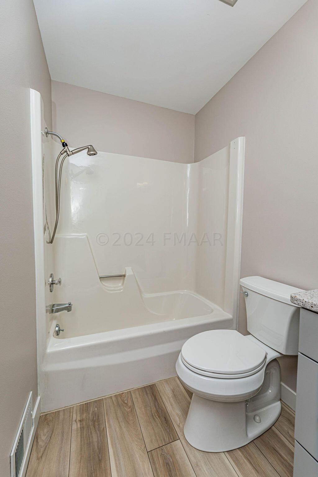 Fargo, North Dakota 58103, United States, 3 Bedrooms Bedrooms, ,3 BathroomsBathrooms,Residential,Pending,60078