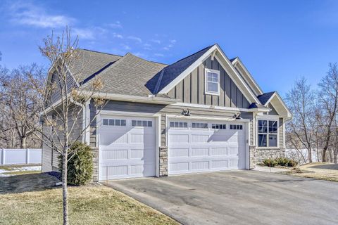 Townhouse For Sale - 29311 Kenwood Way<br/> Chisago City, MN 55013