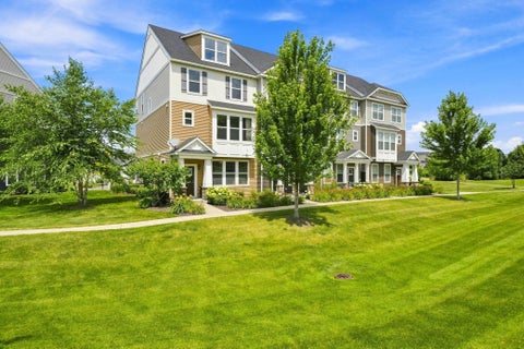 Townhouse For Sale - 537 Satori Way<br/> Carver County, Chaska, MN 55318