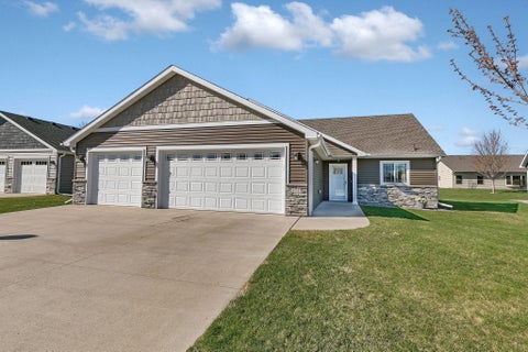 Homes For Sale - 153 Glenview Loop<br/> Saint Cloud, MN 56303