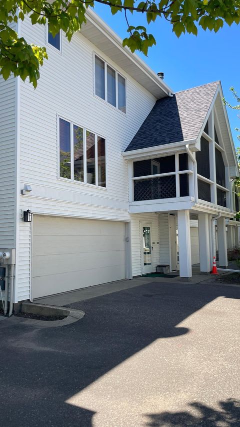 Townhouse For Sale - 930 Dartmouth Place<br/> Hennepin County, Minneapolis, MN 55414