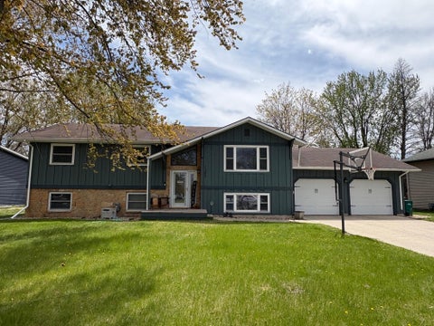 Homes For Sale - 1305 14th Avenue<br/> Wahpeton, ND 58075