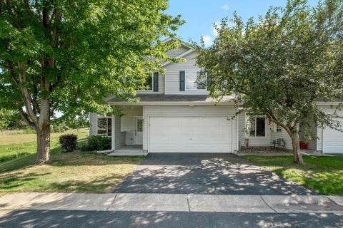 Townhouse For Sale - 631 Roundhouse Street<br/> Shakopee, MN 55379