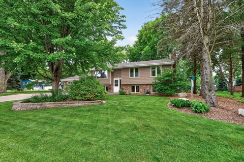 Homes For Sale - 17351 Barberry Circle<br/> Eden Prairie, MN 55346