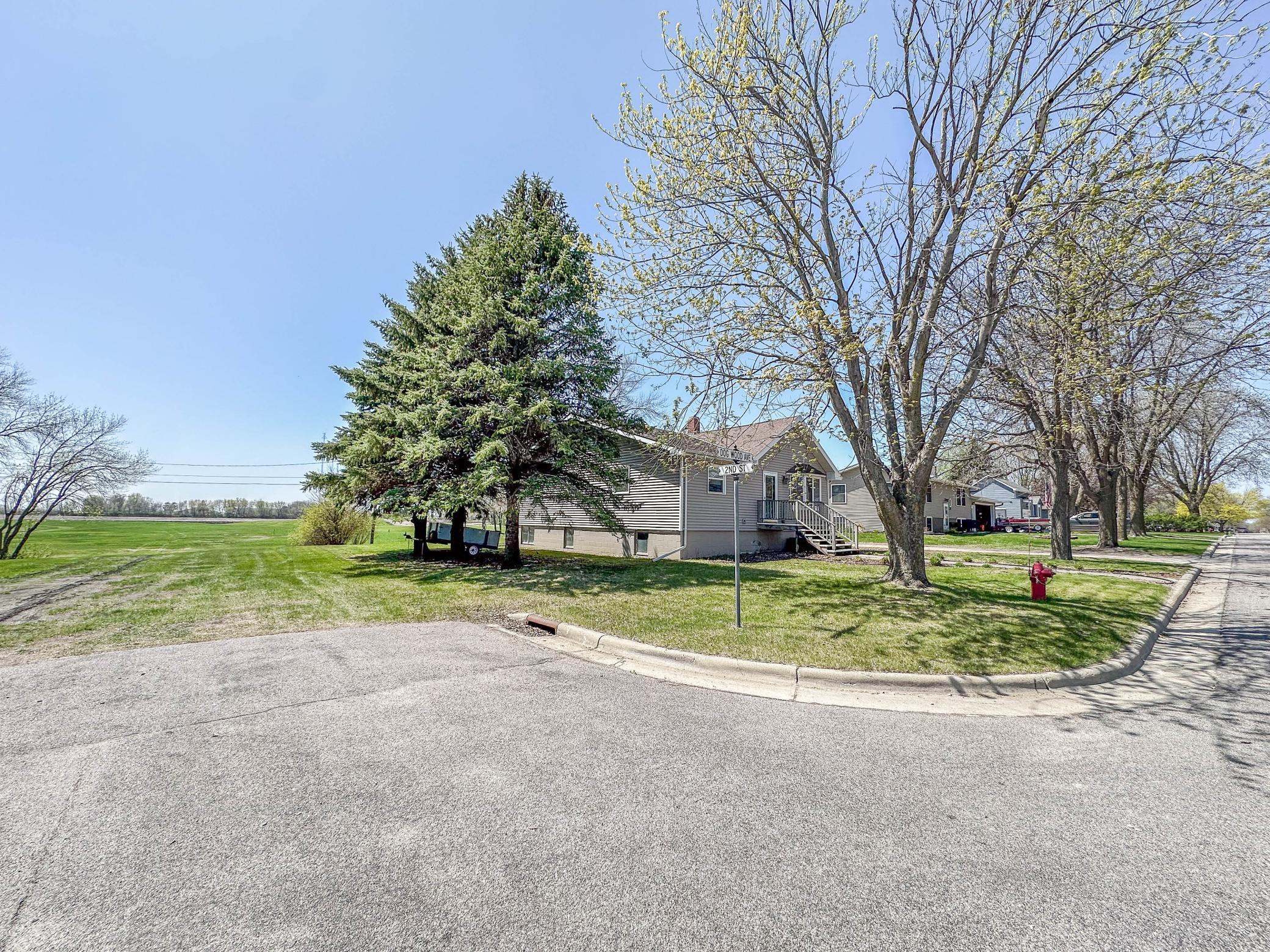 211 Dogwood Avenue, Bird Island, Minnesota image 3