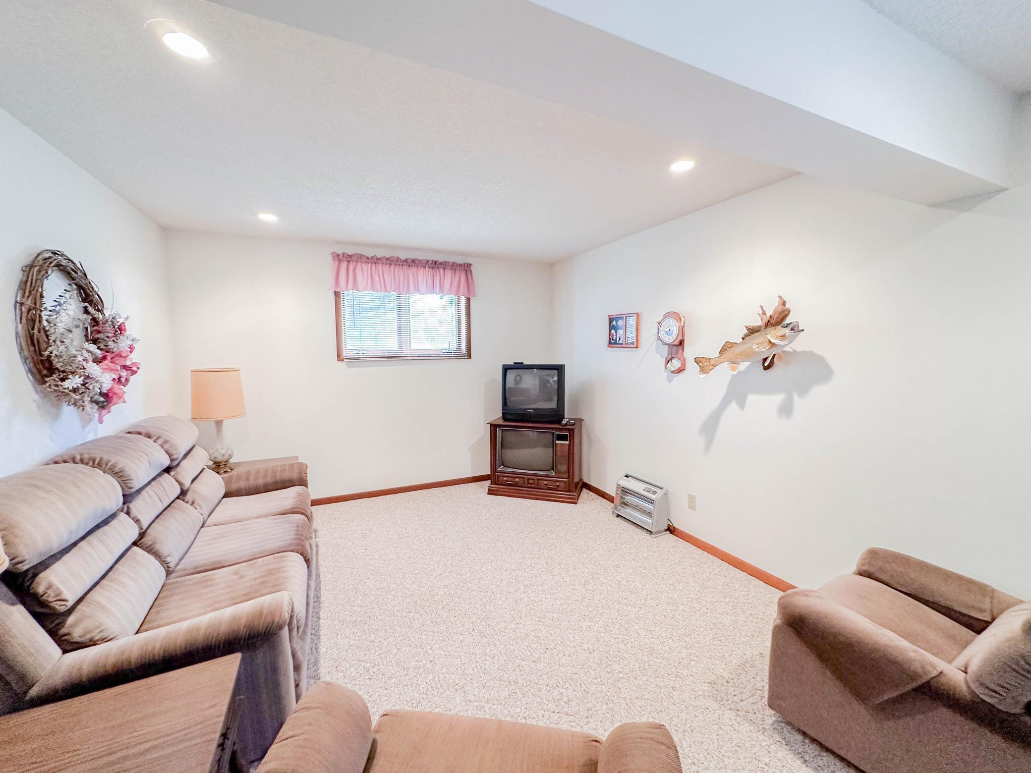 211 Dogwood Avenue, Bird Island, Minnesota image 21