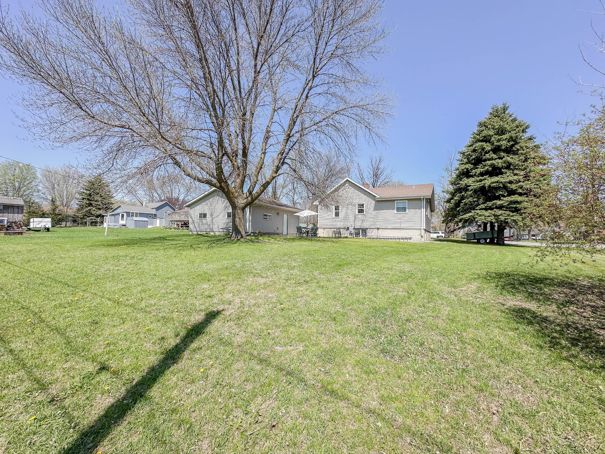 211 Dogwood Avenue, Bird Island, Minnesota image 4
