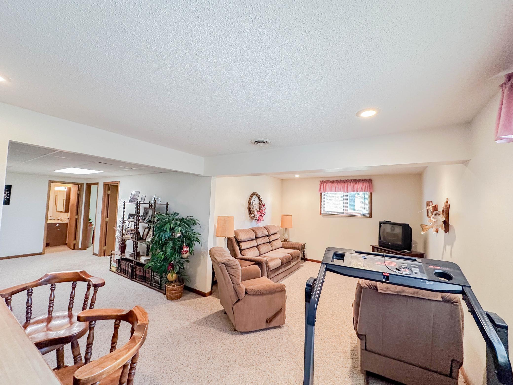 211 Dogwood Avenue, Bird Island, Minnesota image 20