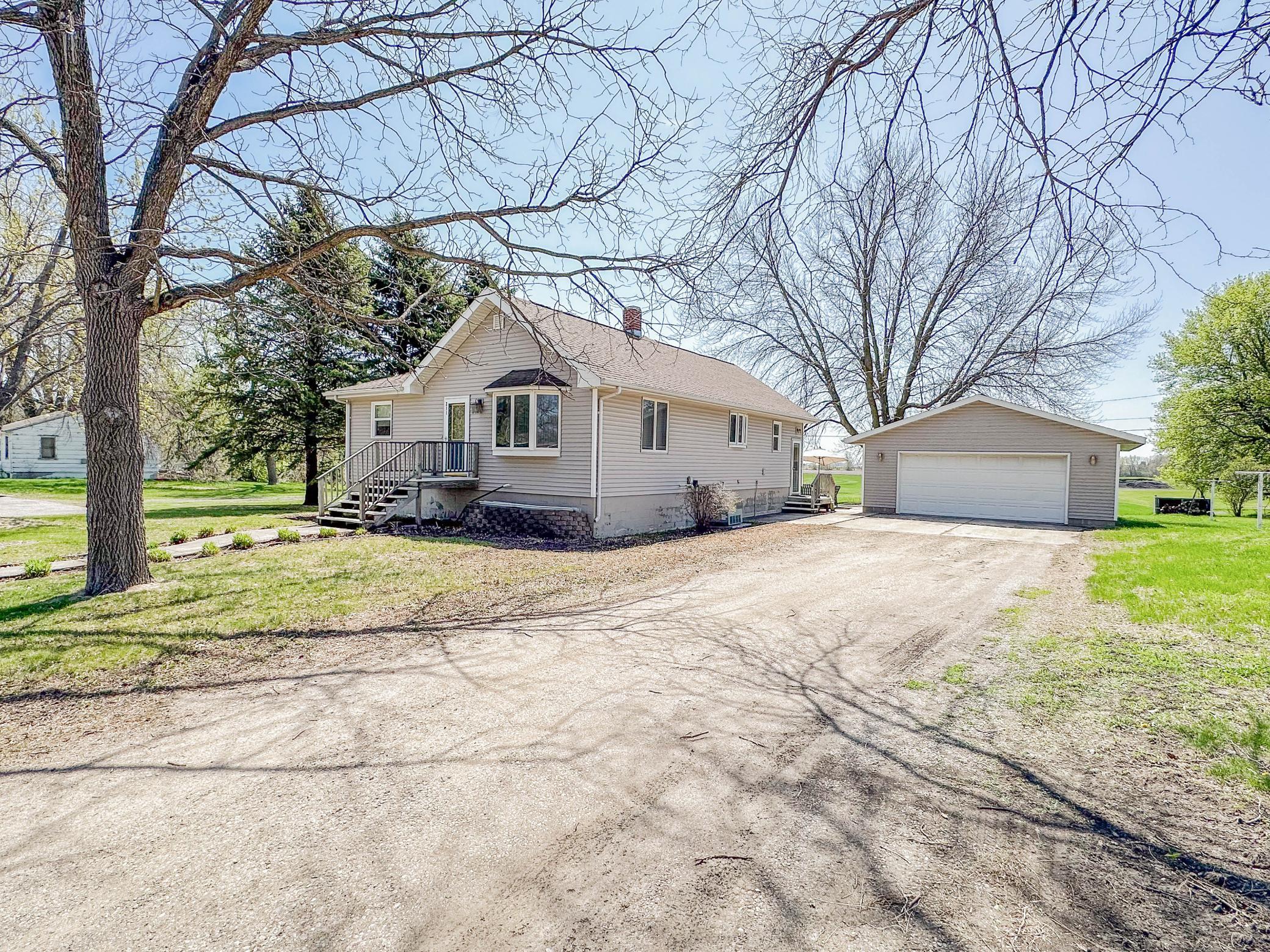 211 Dogwood Avenue, Bird Island, Minnesota image 1