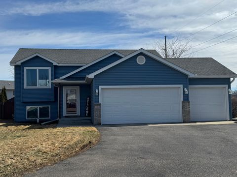 Homes For Sale - 10 Juneau Court<br/> Nicollet County, North Mankato, MN 56003