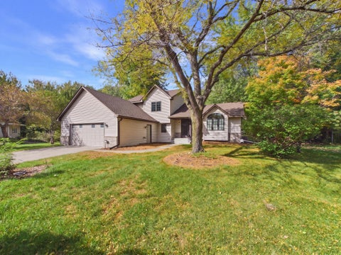 Homes For Sale - 1952 Park Ridge Court<br/> Chaska, MN 55318