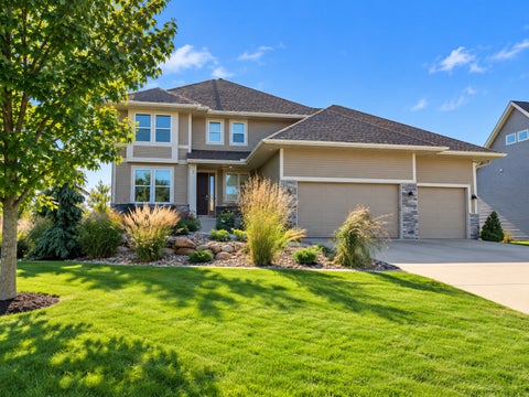 Homes For Sale - 5915 Edgewater Drive<br/> Savage, MN 55378