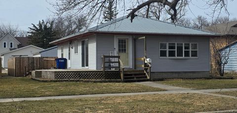 Homes For Sale - 524 1st Avenue<br/> Faribault County, Wells, MN 56097