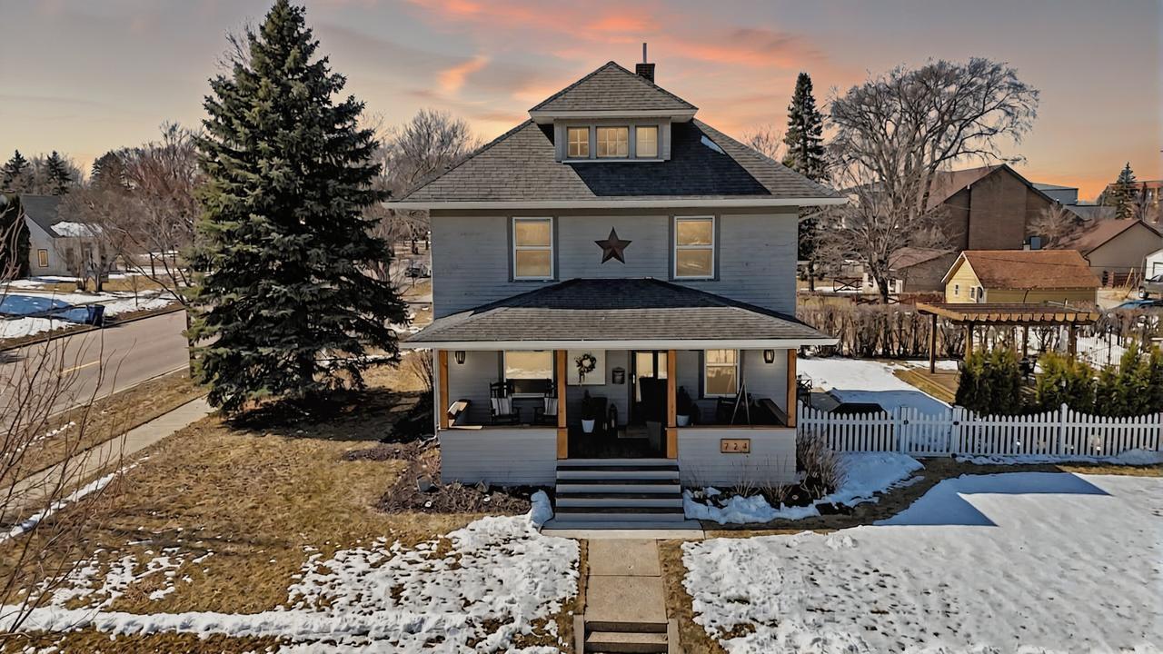 724 S Calvin Street, Fergus Falls, Minnesota image 1