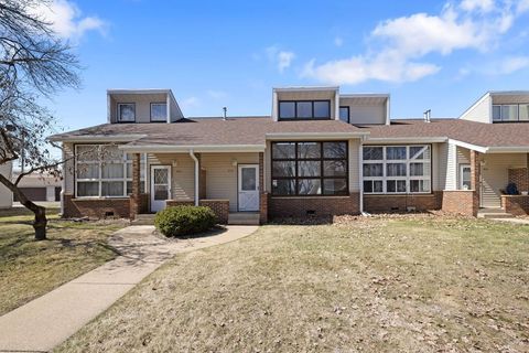 Townhouse For Sale - 818 9th Street<br/> Dakota County, Farmington, MN 55024