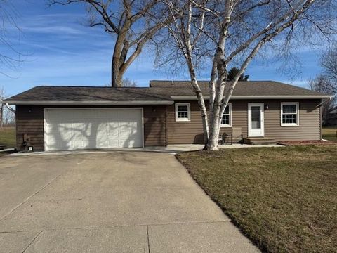 Homes For Sale - 103 E Interlaken Road<br/> Fairmont, MN 56031