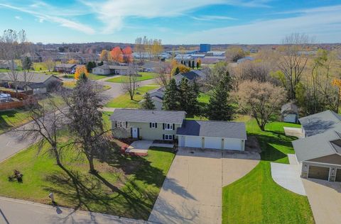 Homes For Sale - 206 Pine Street<br/> New London, MN 56273