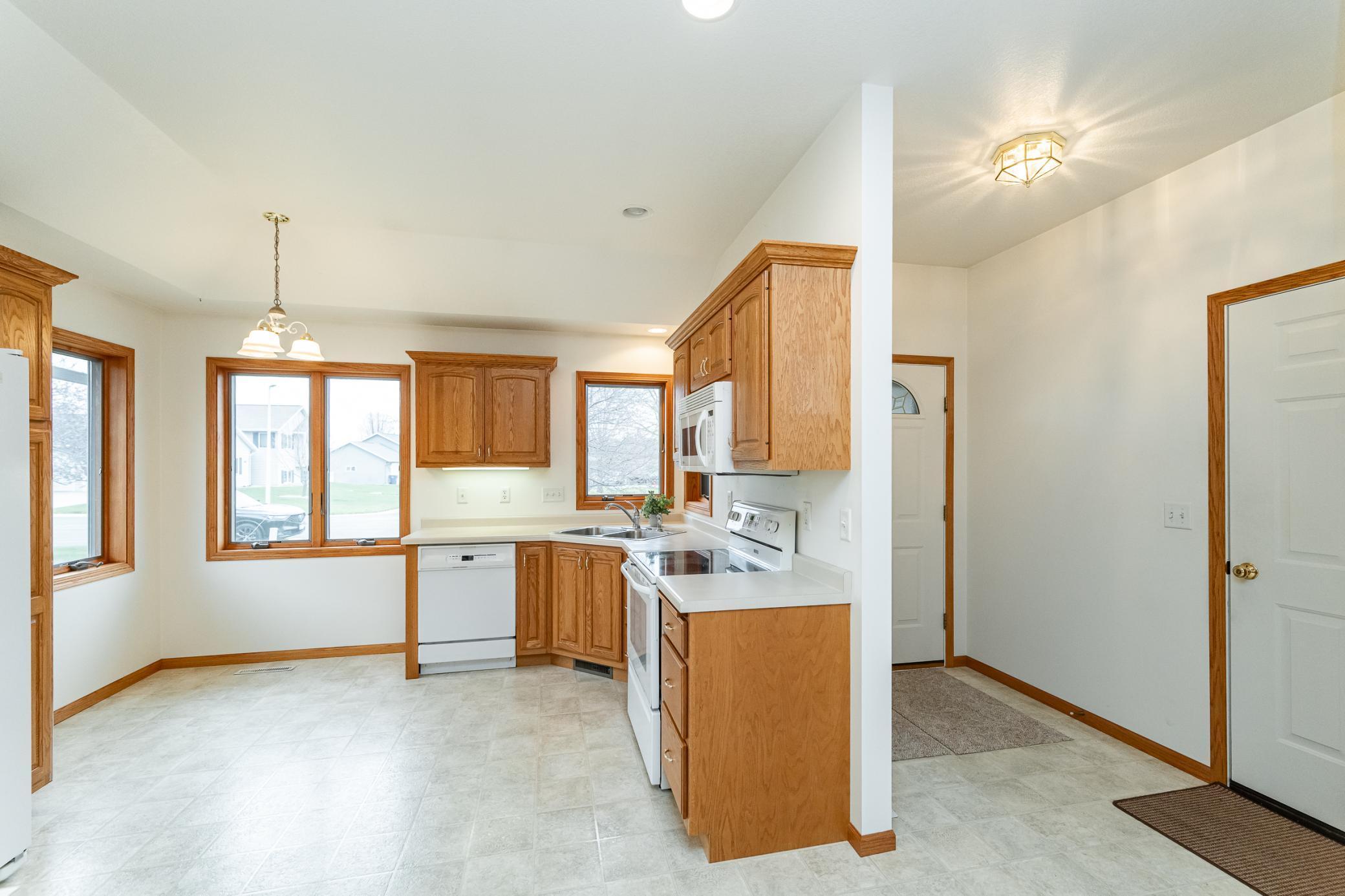 274 Dawn Ave Ave, Saint Charles, Minnesota image 3