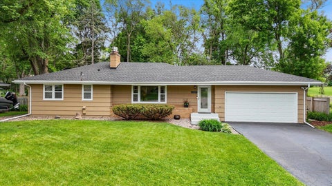 Homes For Sale - 13529 Bellevue Drive<br/> Minnetonka, MN 55345