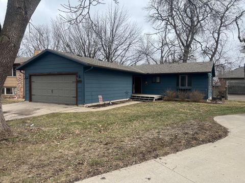Homes For Sale - 445 NE Rose Lane Ln<br/> Hutchinson, MN 55350