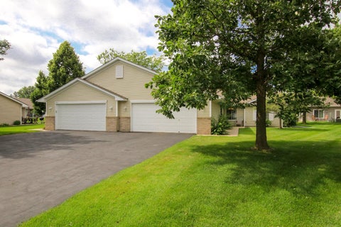 Townhouse For Sale - 820 Greensview Court<br/> Hutchinson, MN 55350