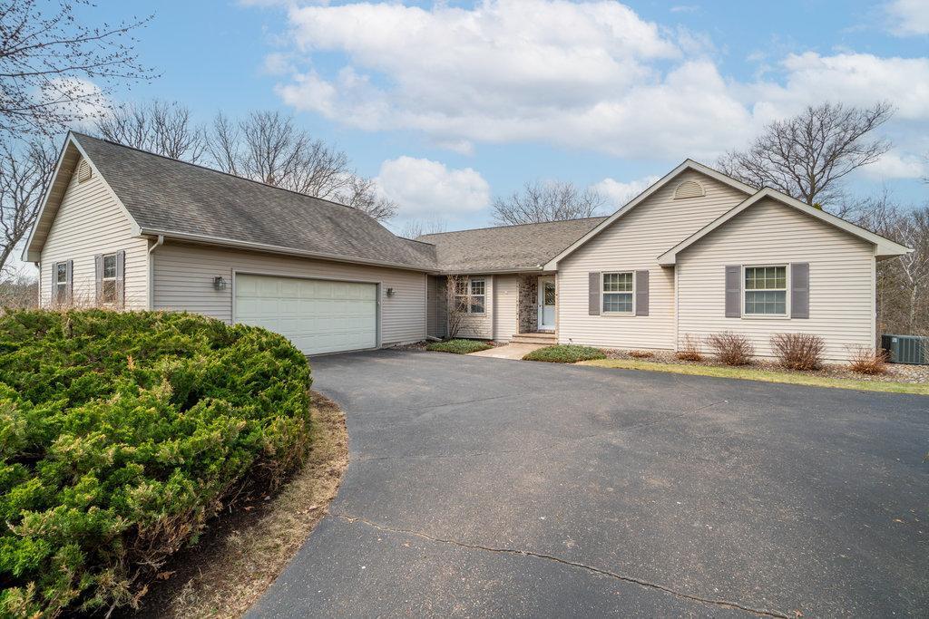 1921 Trimble Trail, Menomonie, Wisconsin image 1