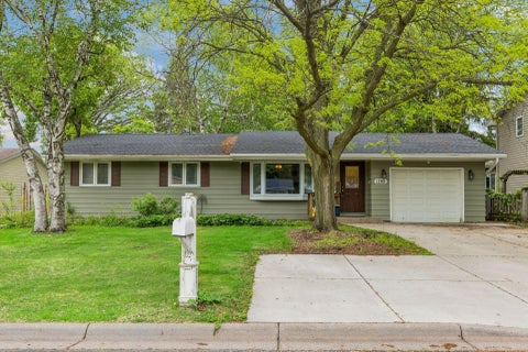 Homes For Sale - 1249 Pinewood Court<br/> Washington County, Saint Paul, MN 55125