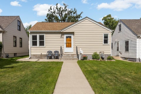 Homes For Sale - 2840 Kentucky Avenue<br/> Hennepin County, Minneapolis, MN 55426
