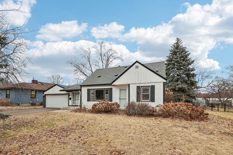 Homes For Sale - 811 Monroe Street<br/> Anoka, MN 55303