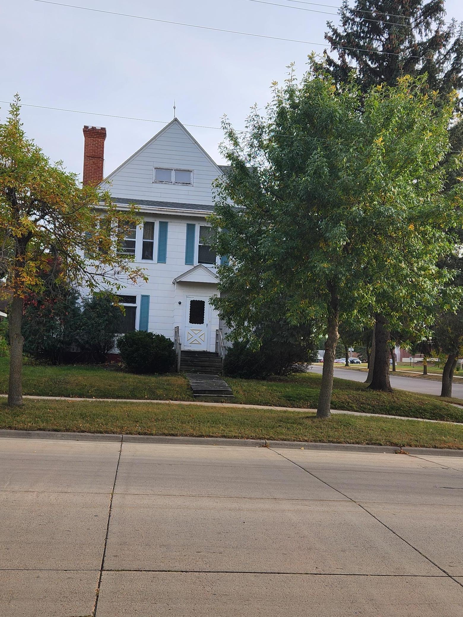 102 3rd Street, Pipestone, Minnesota image 1