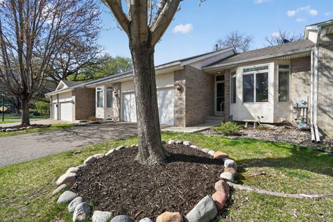 Townhouse For Sale - 13310 Glenhaven Court<br/> Dakota County, Saint Paul, MN 55124