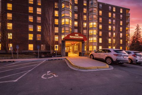 Condo For Sale - 1425 W 28th Street<br/> Minneapolis, MN 55408