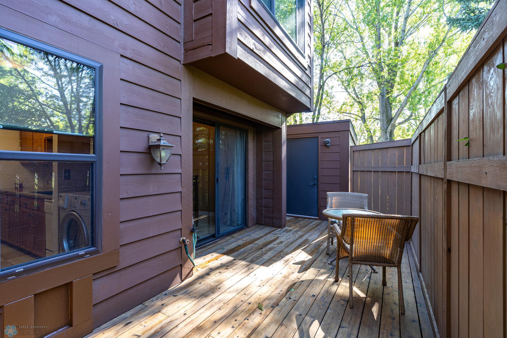 Grand Forks, North Dakota 58201, United States, 2 Bedrooms Bedrooms, ,2 BathroomsBathrooms,Residential,Pending,136382