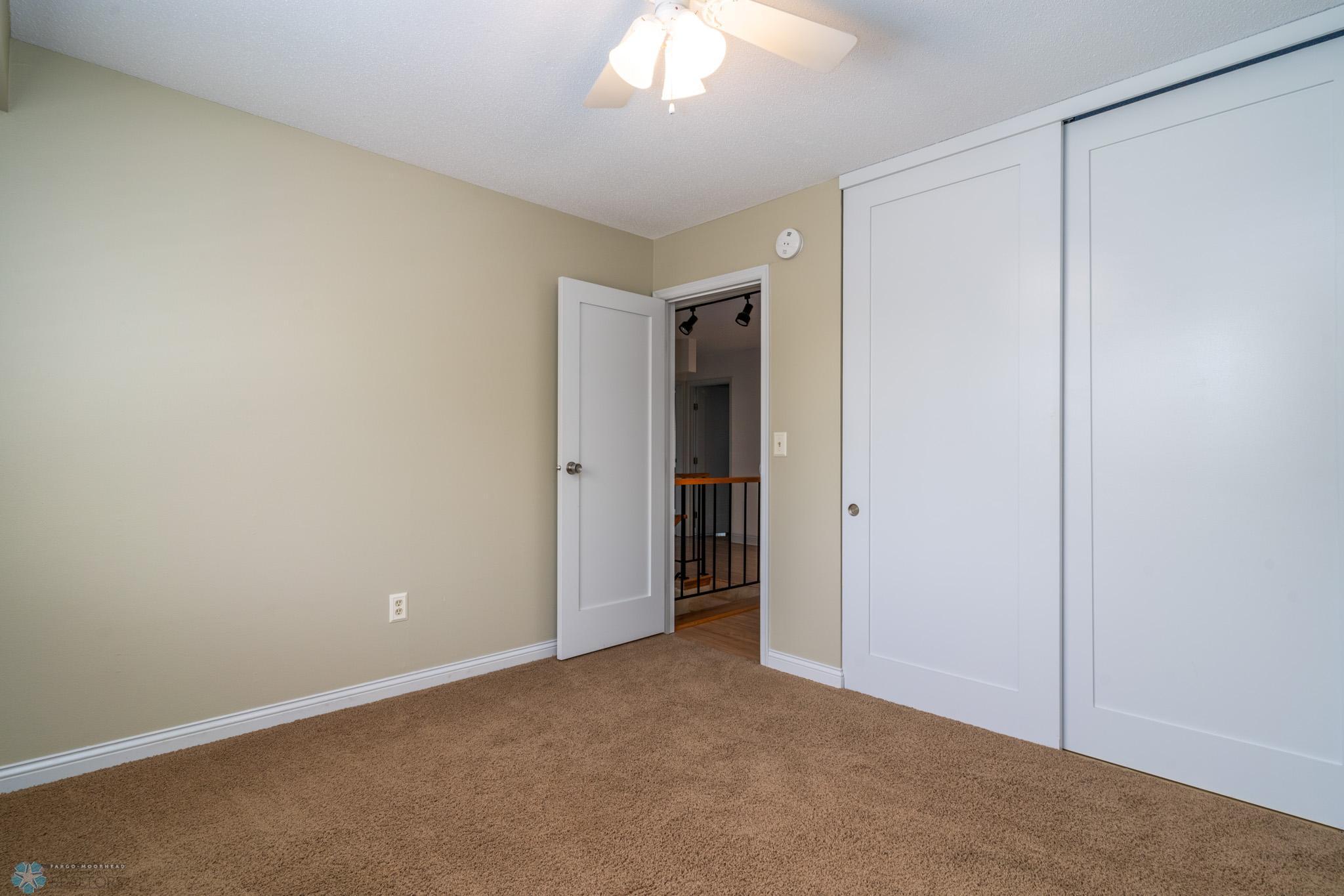 Grand Forks, North Dakota 58201, United States, 2 Bedrooms Bedrooms, ,2 BathroomsBathrooms,Residential,Pending,136382