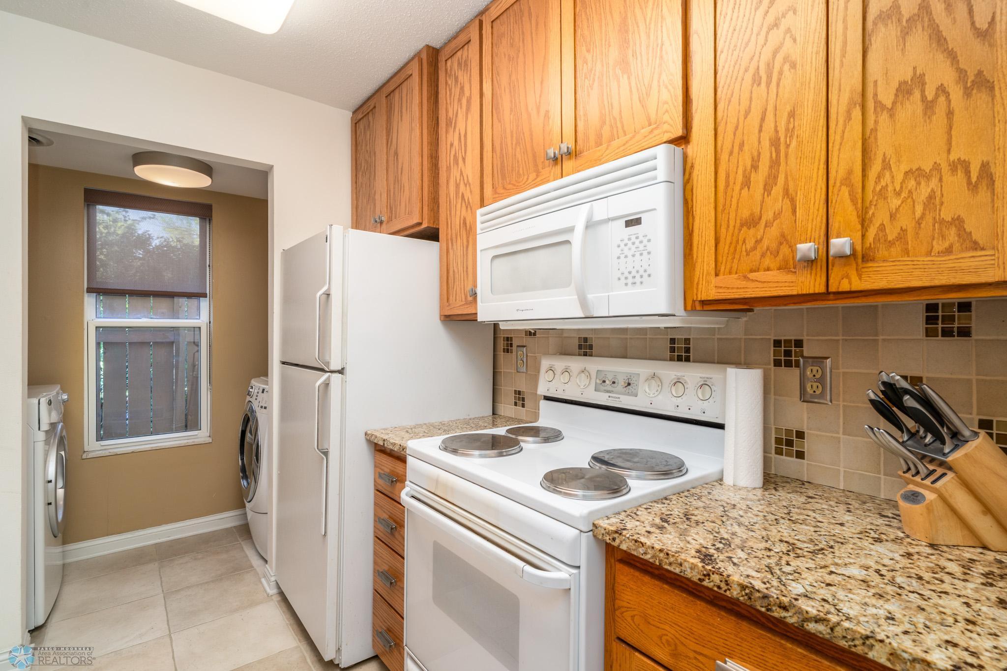 Grand Forks, North Dakota 58201, United States, 2 Bedrooms Bedrooms, ,2 BathroomsBathrooms,Residential,Pending,136382