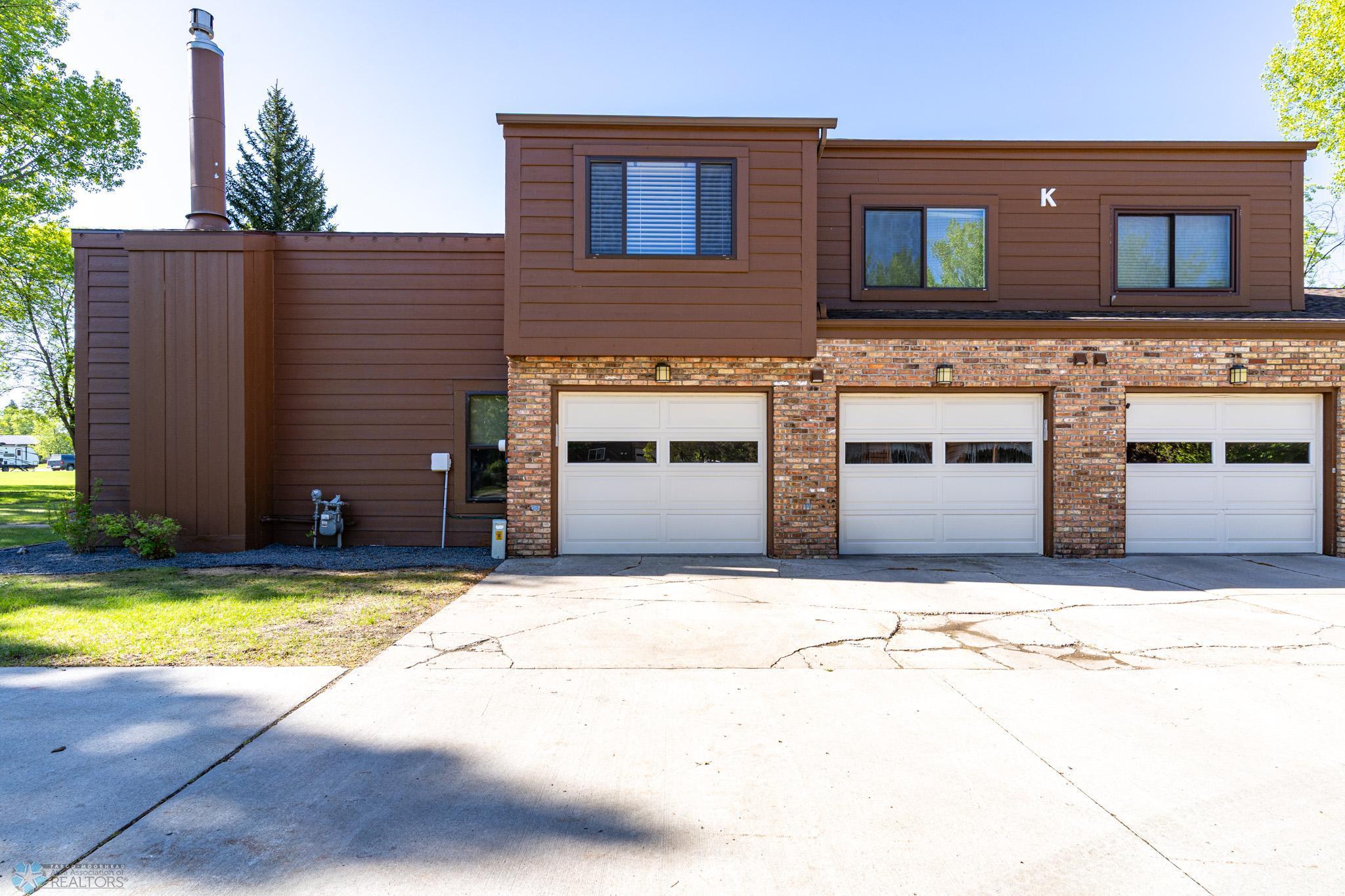 Grand Forks, North Dakota 58201, United States, 2 Bedrooms Bedrooms, ,2 BathroomsBathrooms,Residential,Pending,136382