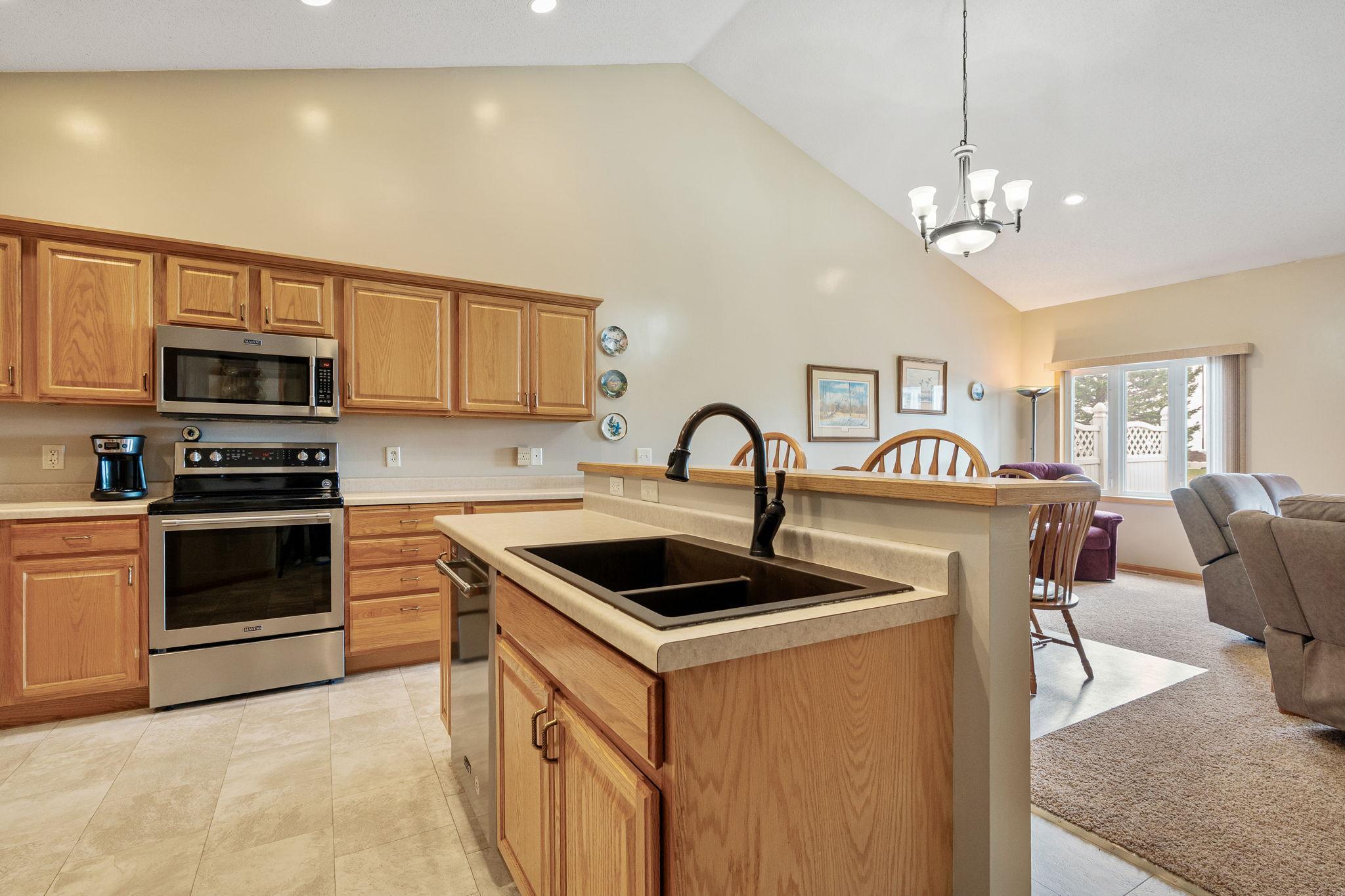 2425 Mossy Creek Drive, Owatonna, Minnesota image 11